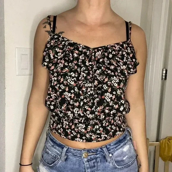 Forever 21 Black Floral Ruffle Sleeveless Top Women's Size Small - Picture 2 of 5